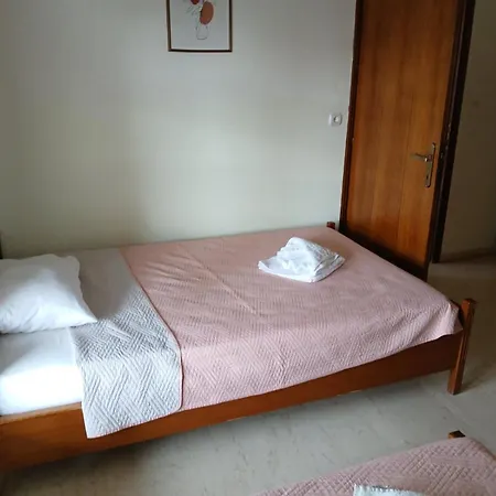 Giotis Appartement *