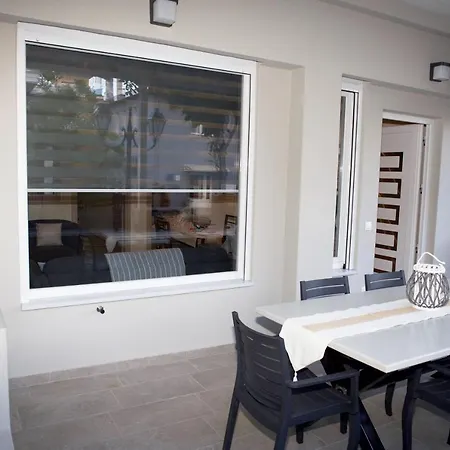 Giotis Apartment *